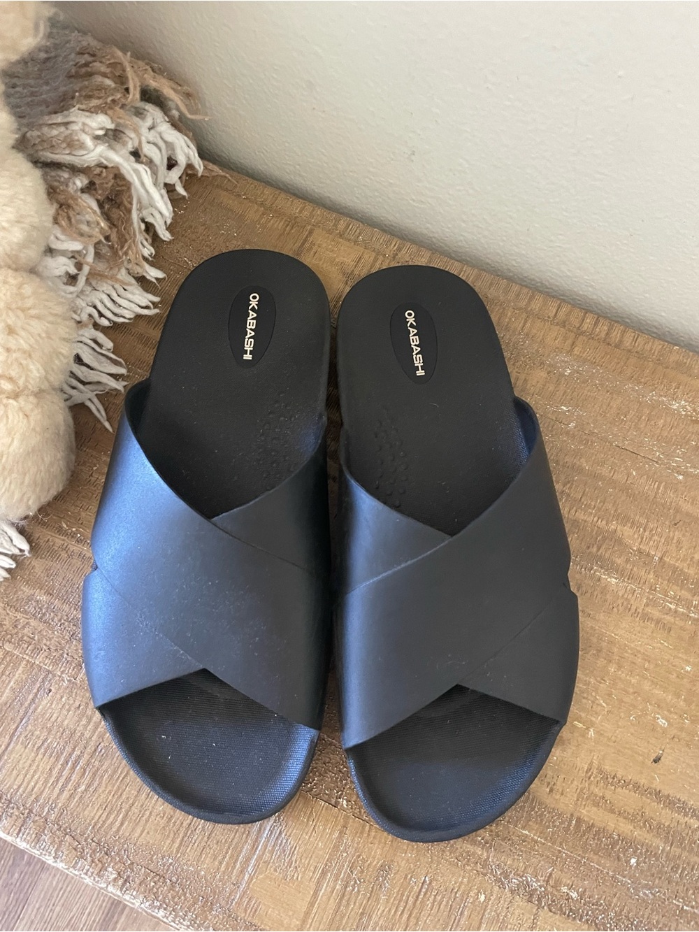 Okabashi Women’s Black Cross-Band Slide Sandals size 8.5